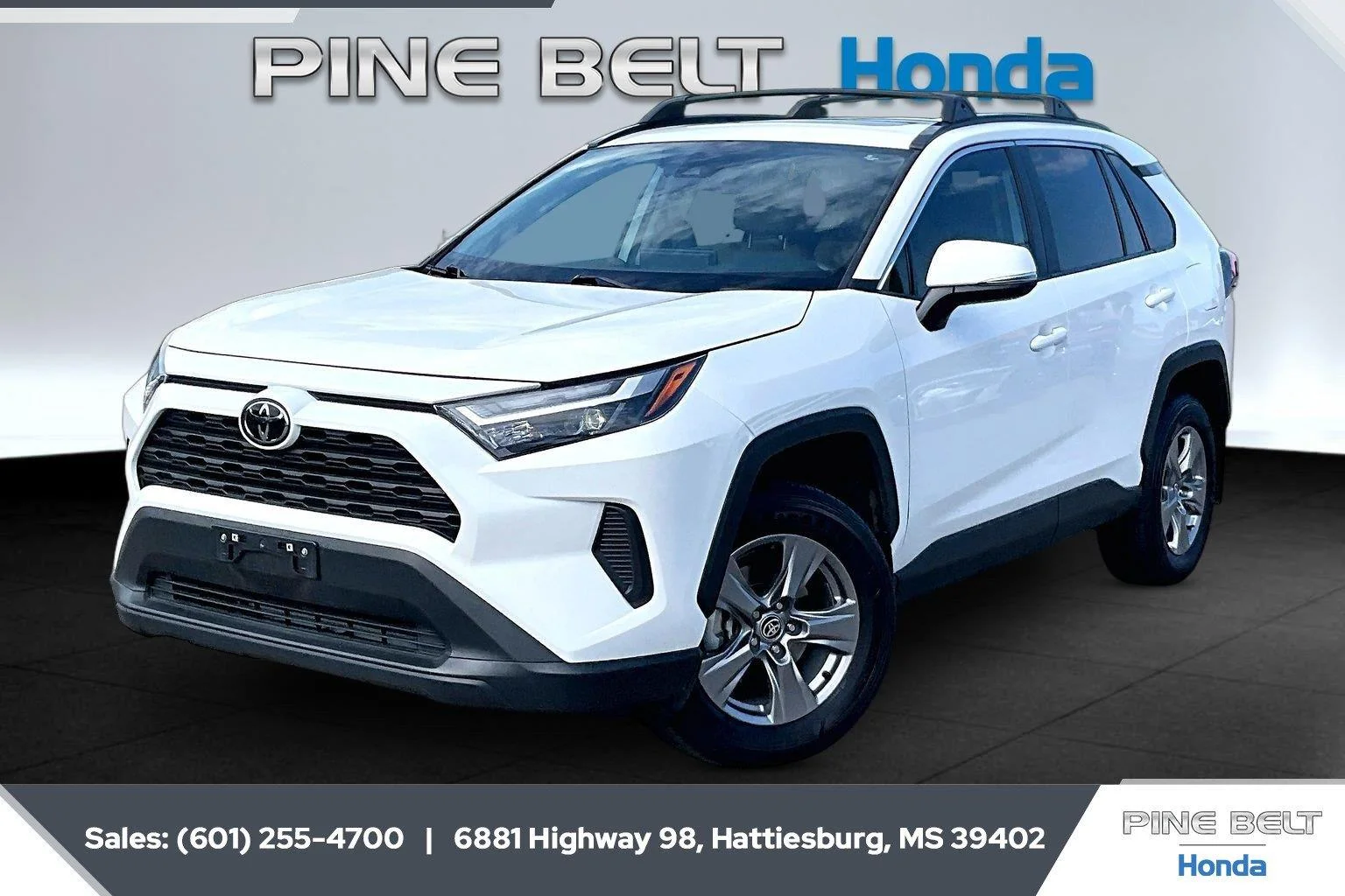 Used 2025 Ice Cap Toyota XLE image 10