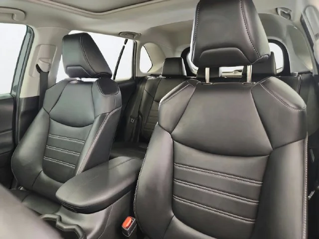Used 2022 Magnetic Gray Metallic Toyota XLE Premium image 10