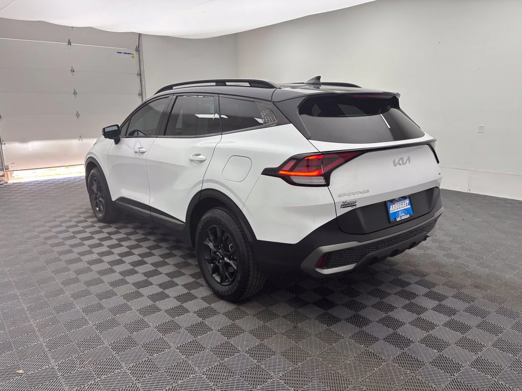 Used 2023 White Kia X-Pro Prestige image 12