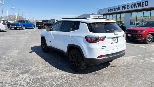 New 2026 Bright White Clearcoat Jeep Latitude image 5
