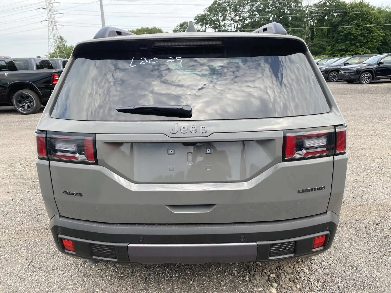 New 2026 Sting-Gray Clear-Coat Exterior Paint Jeep Limited image 4