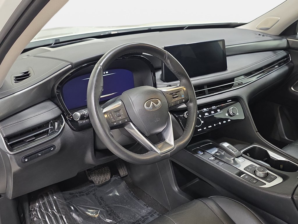 Certified Used 2023 Majestic White INFINITI LUXE image 13