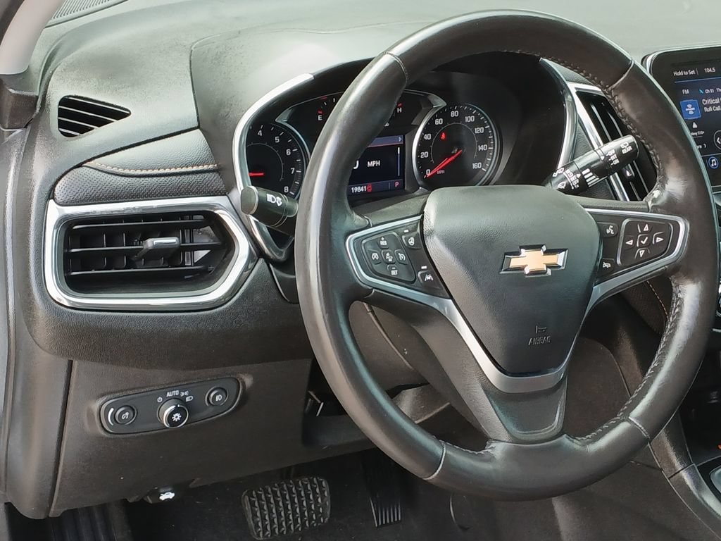 Certified Used 2022 Iridescent Pearl Tricoat Chevrolet Premier image 18
