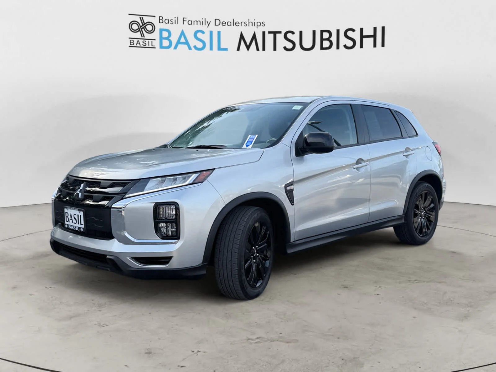 Used 2025 Alloy Silver Metallic Mitsubishi LE image 2