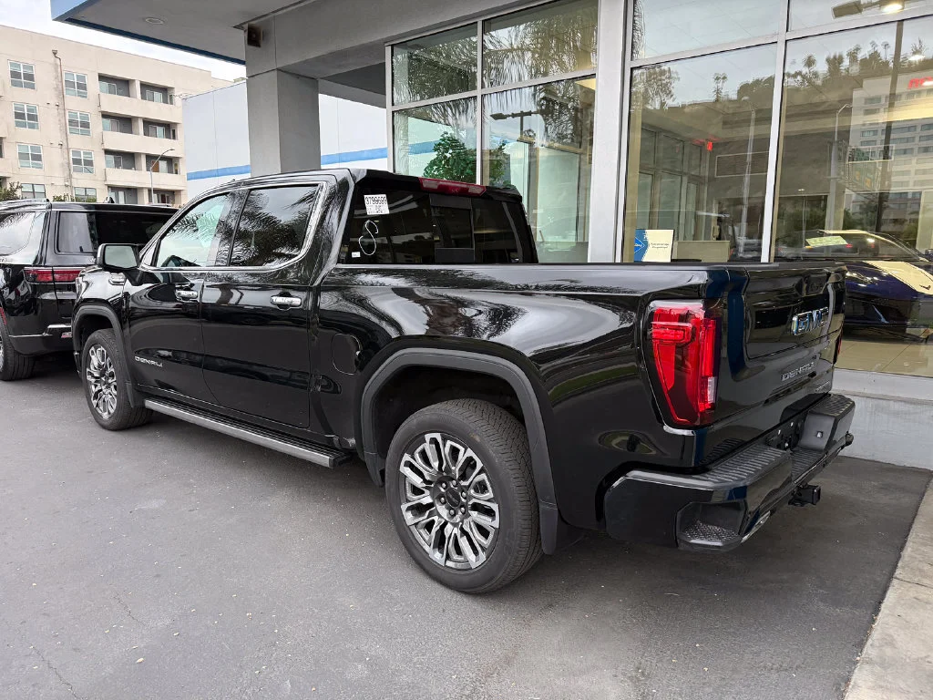 Used 2025 Onyx Black GMC Denali Ultimate image 15