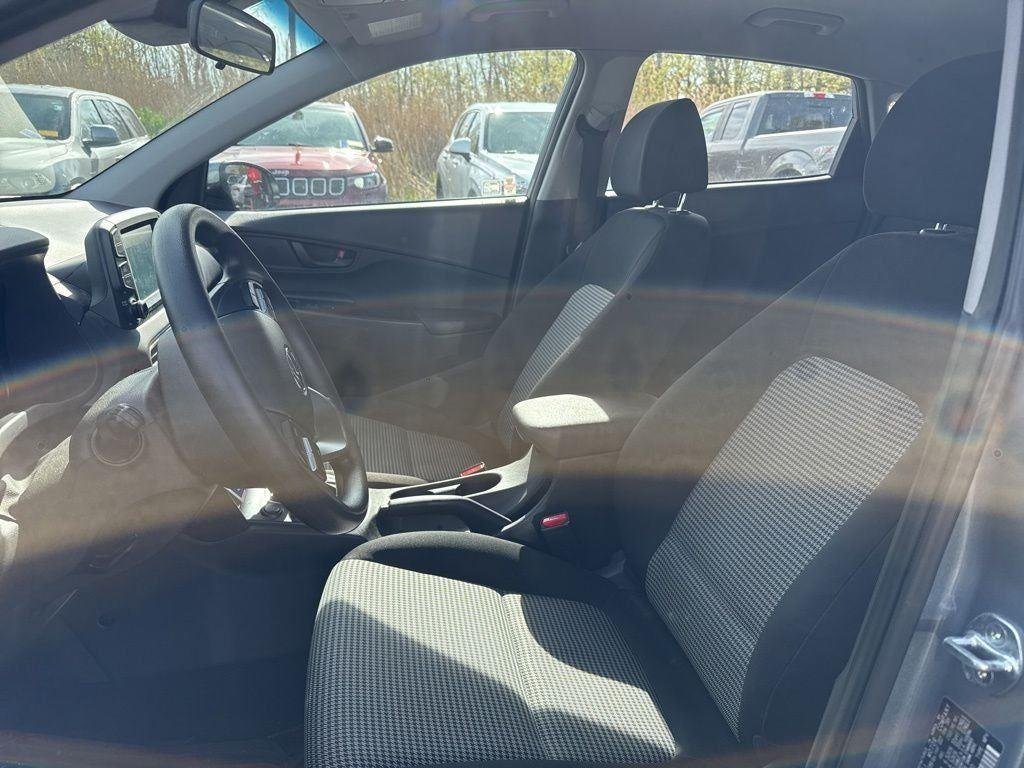 Used 2020 Sonic Silver Hyundai SE image 7