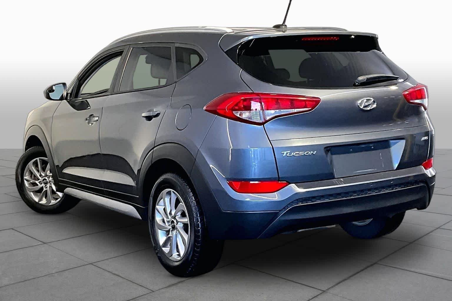 Used 2017 Coliseum Gray Hyundai SE image 12