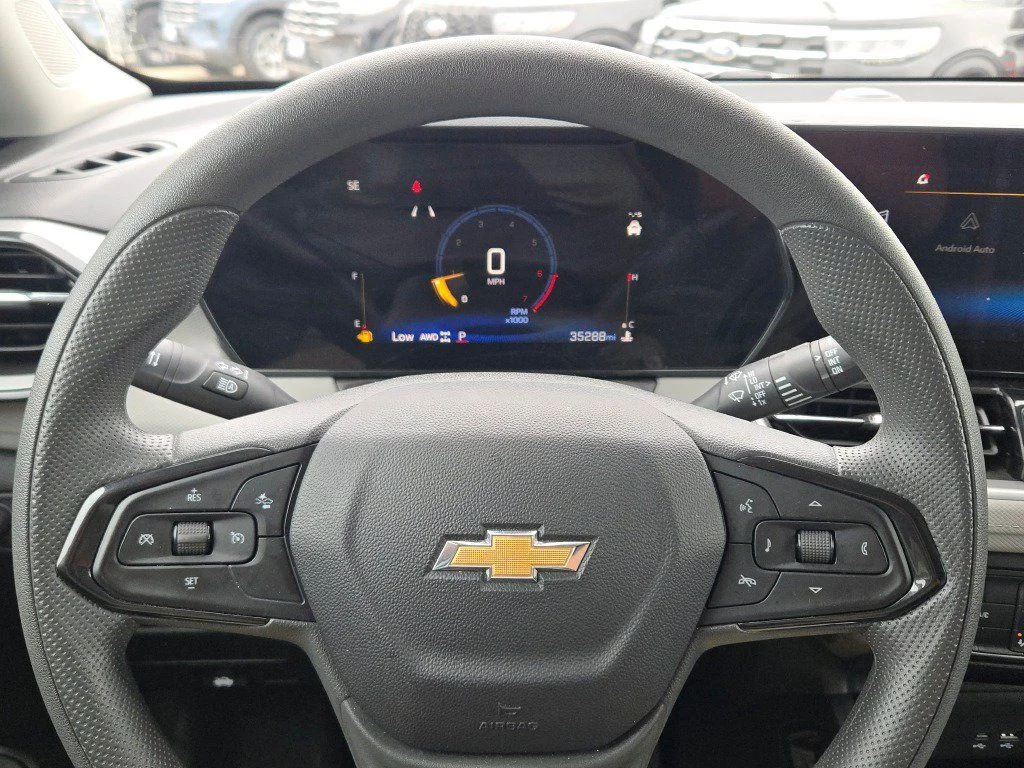 Used 2025 Summit White Chevrolet LT image 29