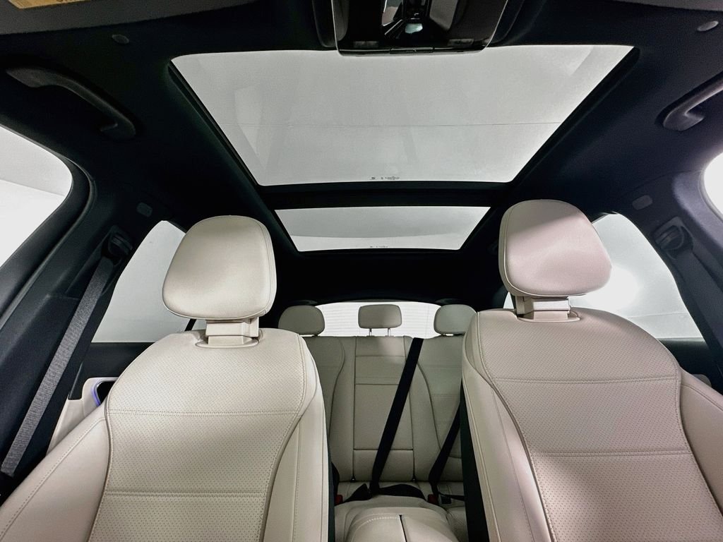 New 2027 Polar White Mercedes-Benz GLC 350e image 23