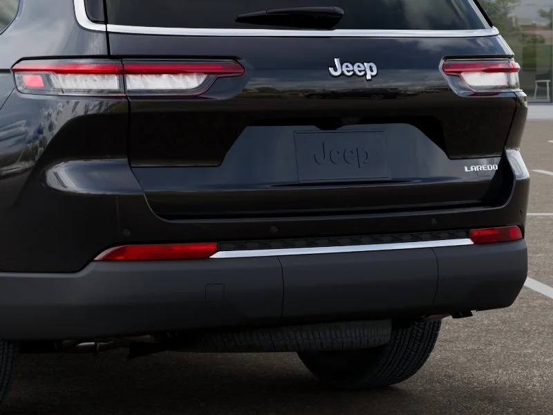 New 2026 Diamond Black Crystal Pearlcoat Jeep Laredo image 41