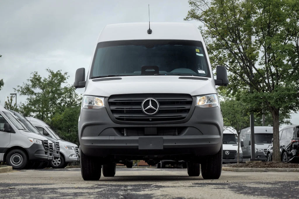 New 2026 Arctic+White Mercedes-Benz Cargo 144 WB image 5