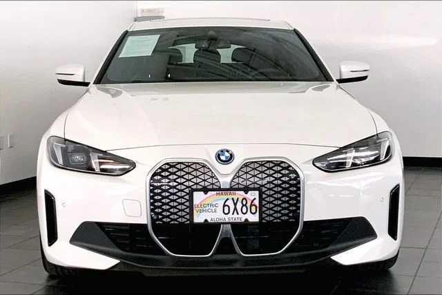Used 2025 Alpine White BMW eDrive40 image 3