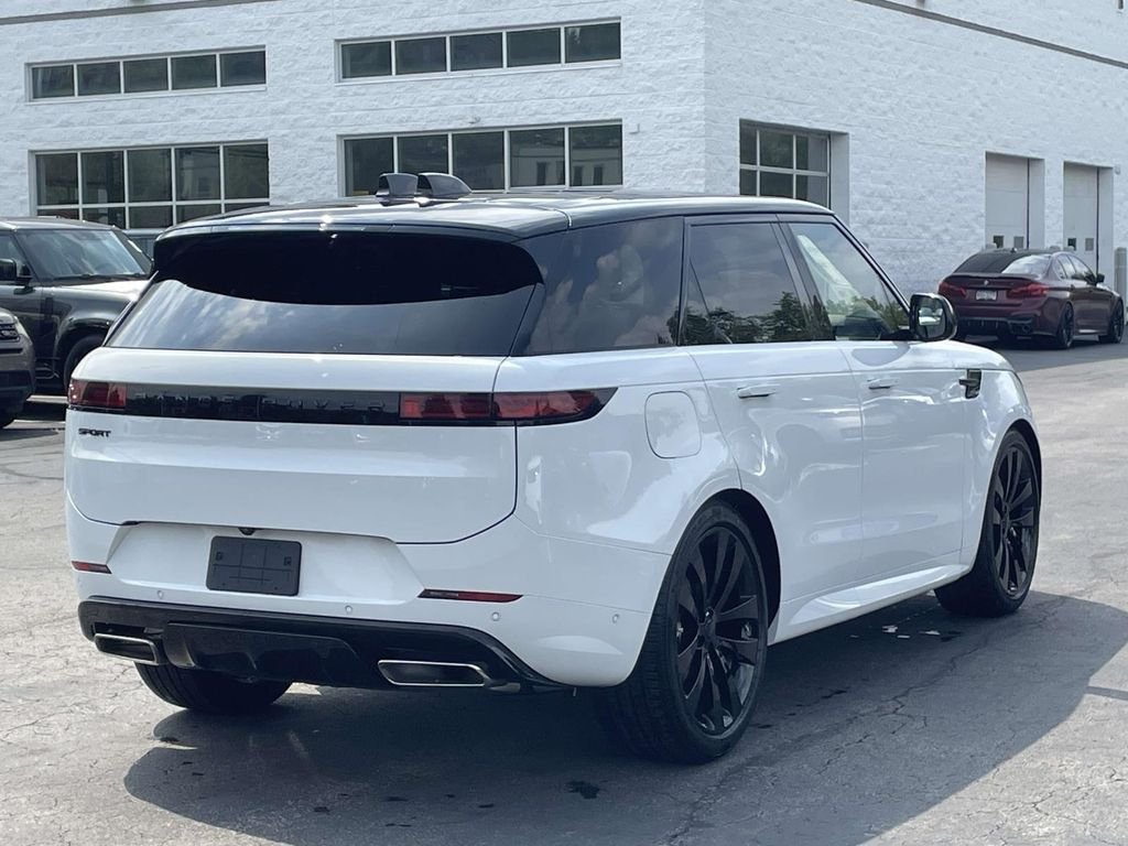 New 2026 Fuji White Land Rover Dynamic SE image 7
