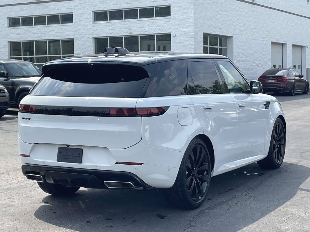 New 2026 Fuji White Land Rover Dynamic SE image 7