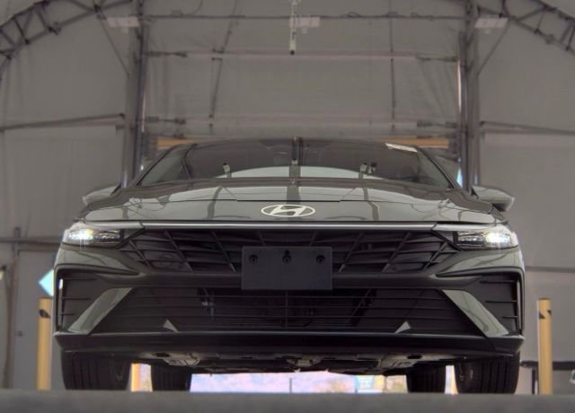 Certified Used 2025 Gray Hyundai Blue image 3