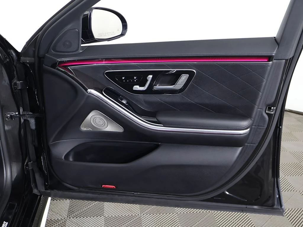 Used 2021 Black Mercedes-Benz S 580 image 28