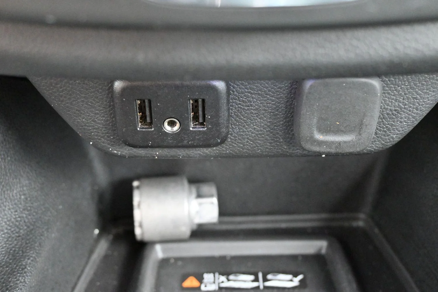 Used 2023 Summit White Chevrolet LT Cloth image 25