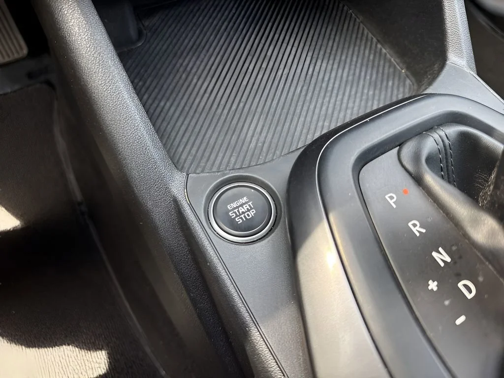 Used 2025 White Kia LXS image 18