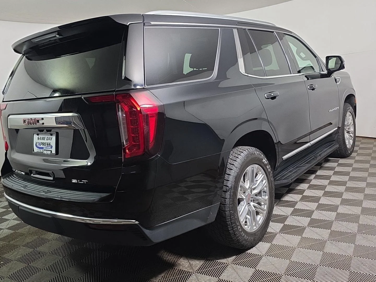 Used 2024 Onyx Black GMC SLT image 10