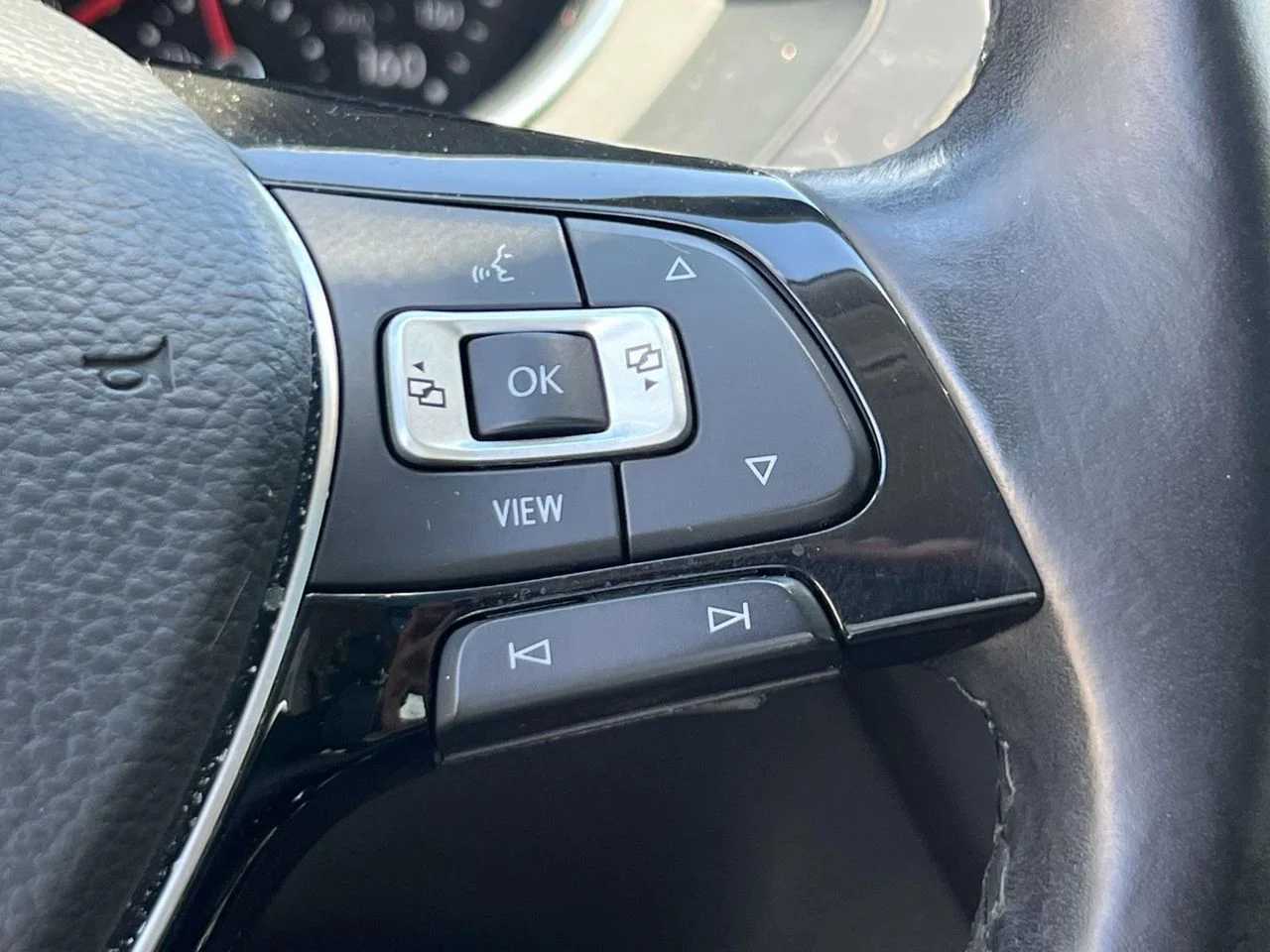 Used 2019 Platinum Gray Metallic Volkswagen 2.0T SE image 37