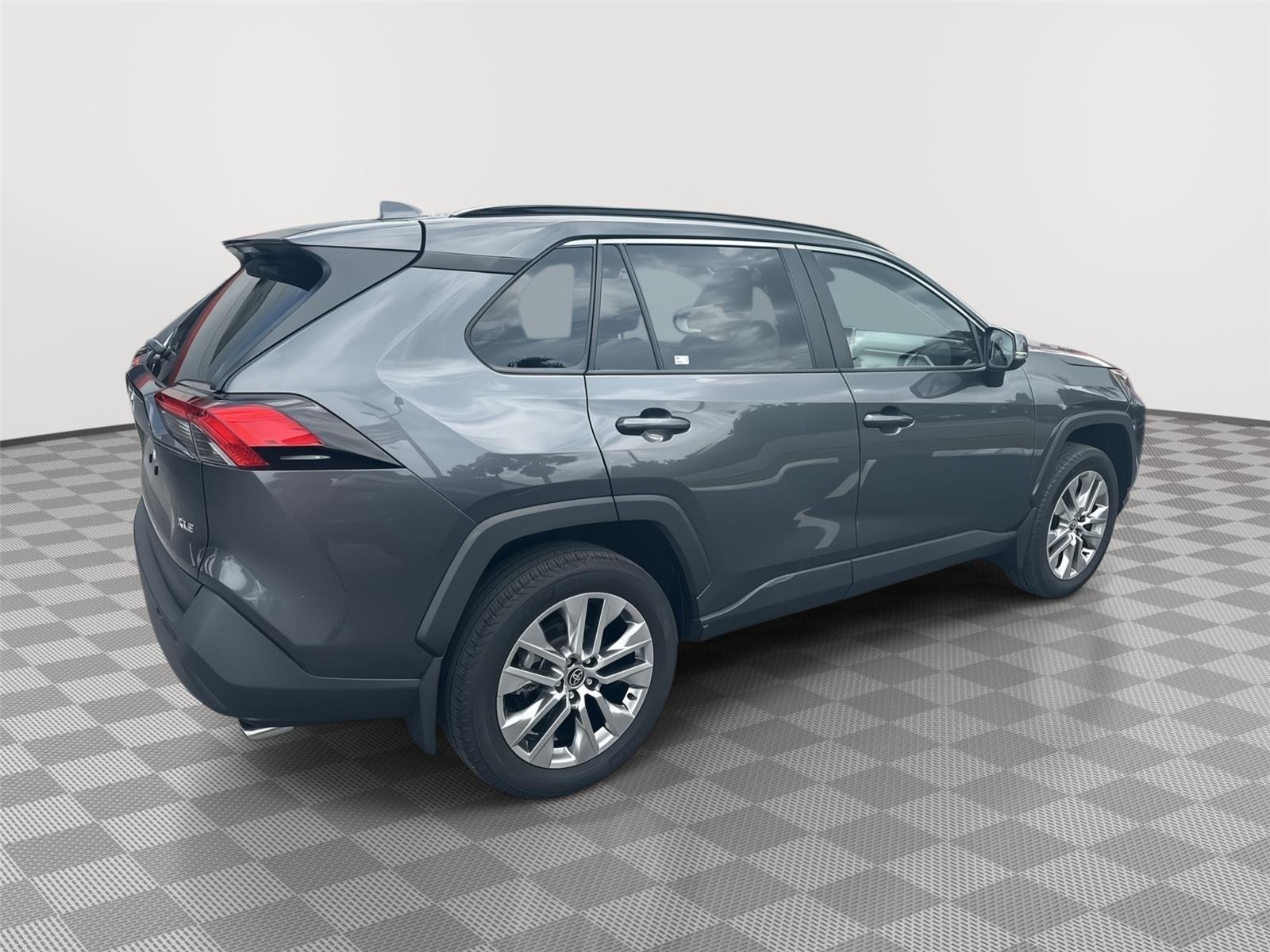Used 2024 Magnetic Gray Metallic Toyota XLE Premium image 4