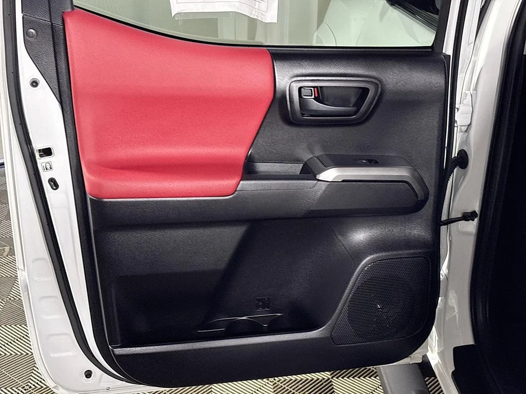Used 2020 White Toyota SR5 image 17