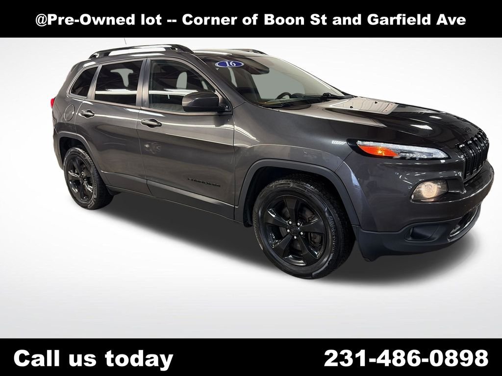 Used 2016 Gray Jeep Altitude image 8