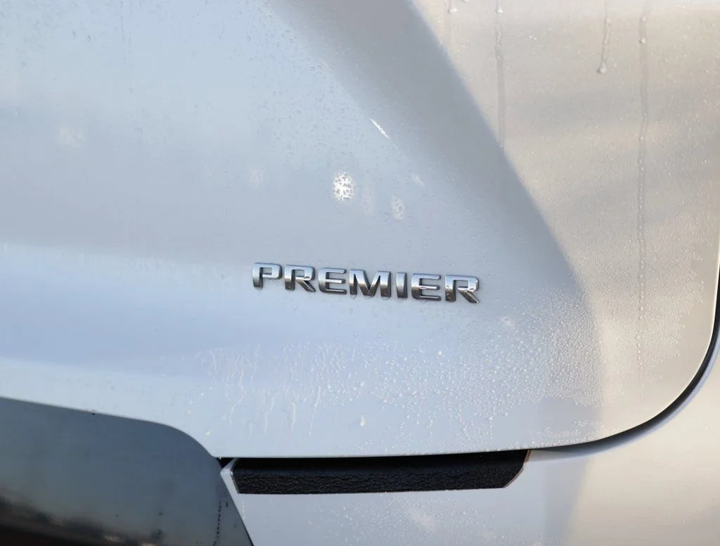 Used 2022 Iridescent Pearl Tricoat Chevrolet Premier image 39