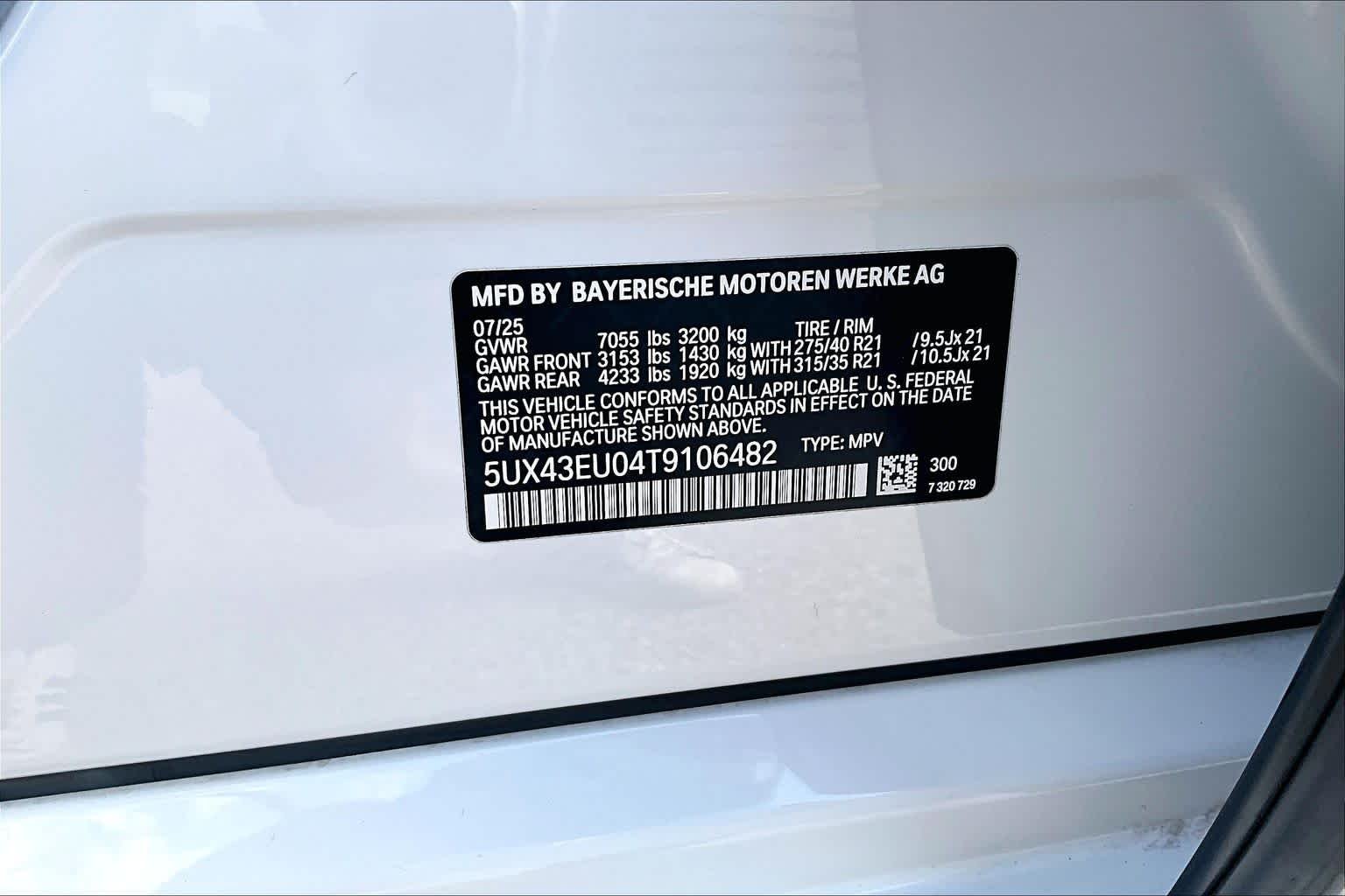 Used 2026 Alpine White BMW xDrive50e image 33