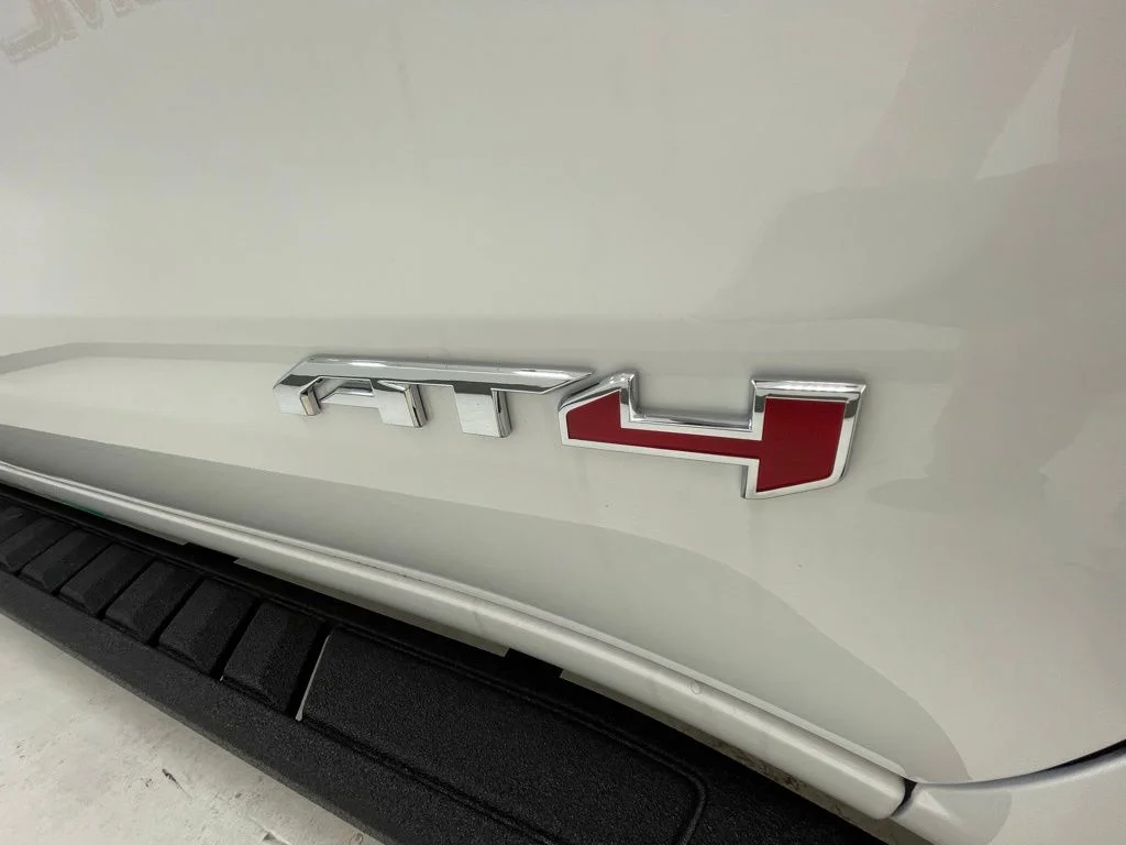 New 2026 White GMC AT4 image 5
