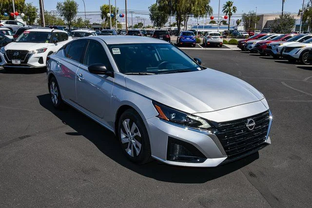 Used 2025 Silver Nissan 2.5 S image 7