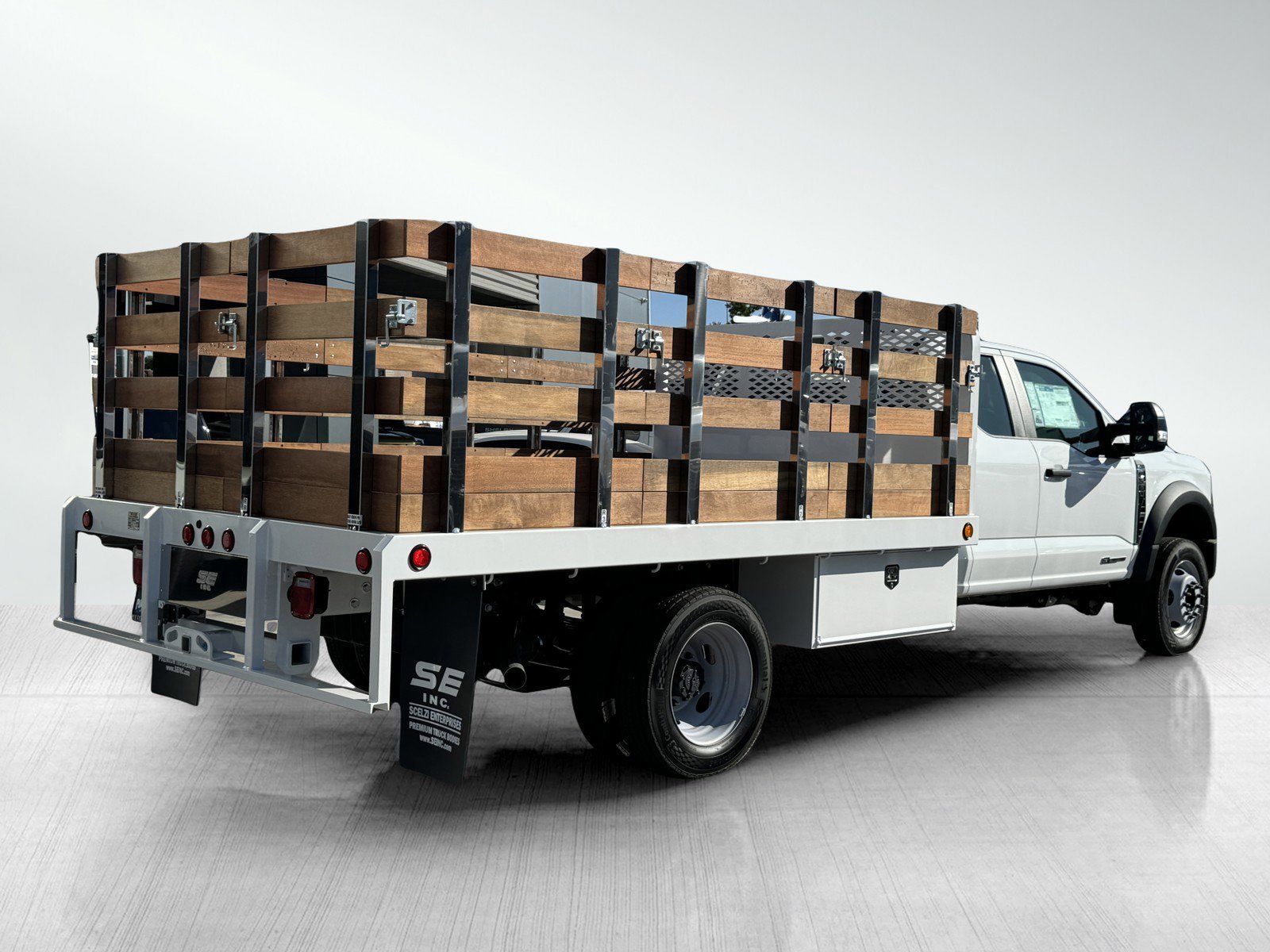 New 2024 Oxford White Ford F-550® XL image 4