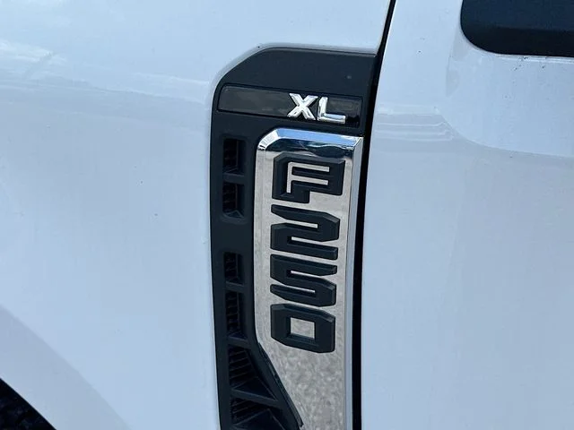 New 2026 Oxford White Ford XL image 17