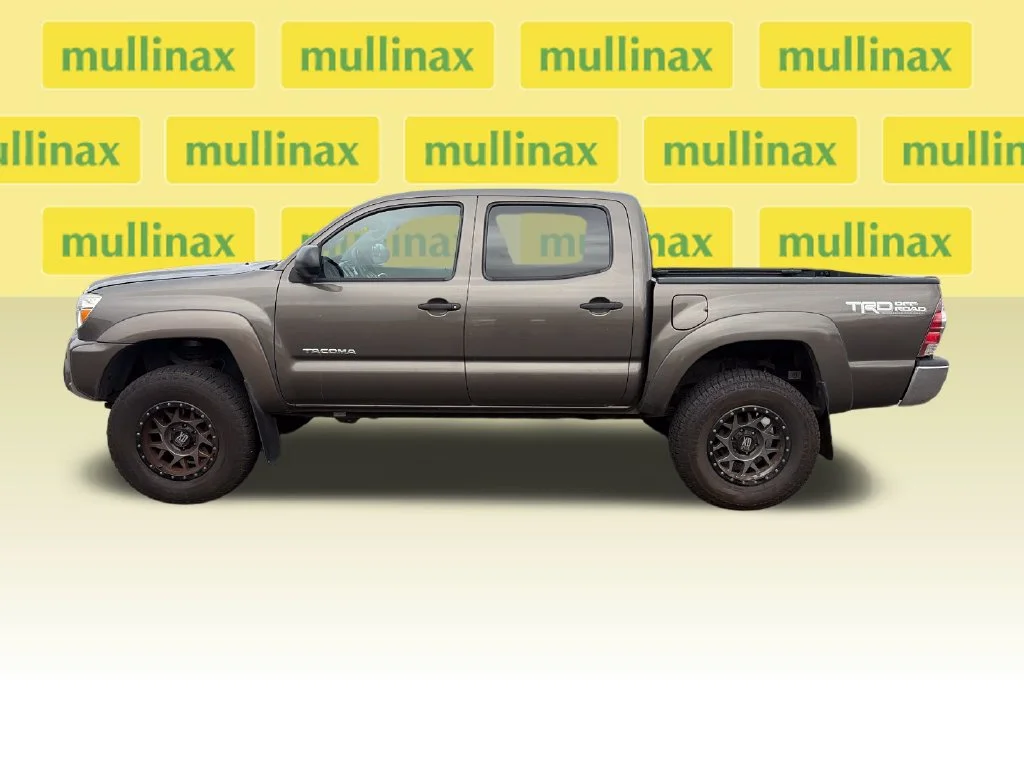 Used 2013 Brown Toyota Base image 11