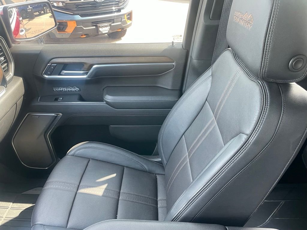 Used 2023 Red Chevrolet High Country image 17