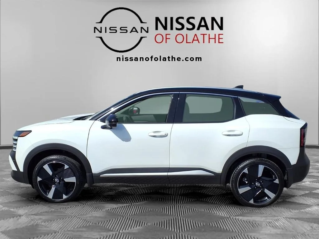 Used 2025 White Nissan SR image 25