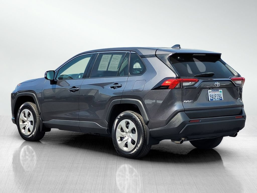 2022 Toyota RAV4 LE - Photo 8