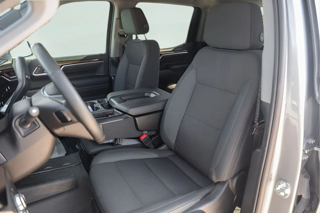 Used 2025 Silver GMC Elevation image 10