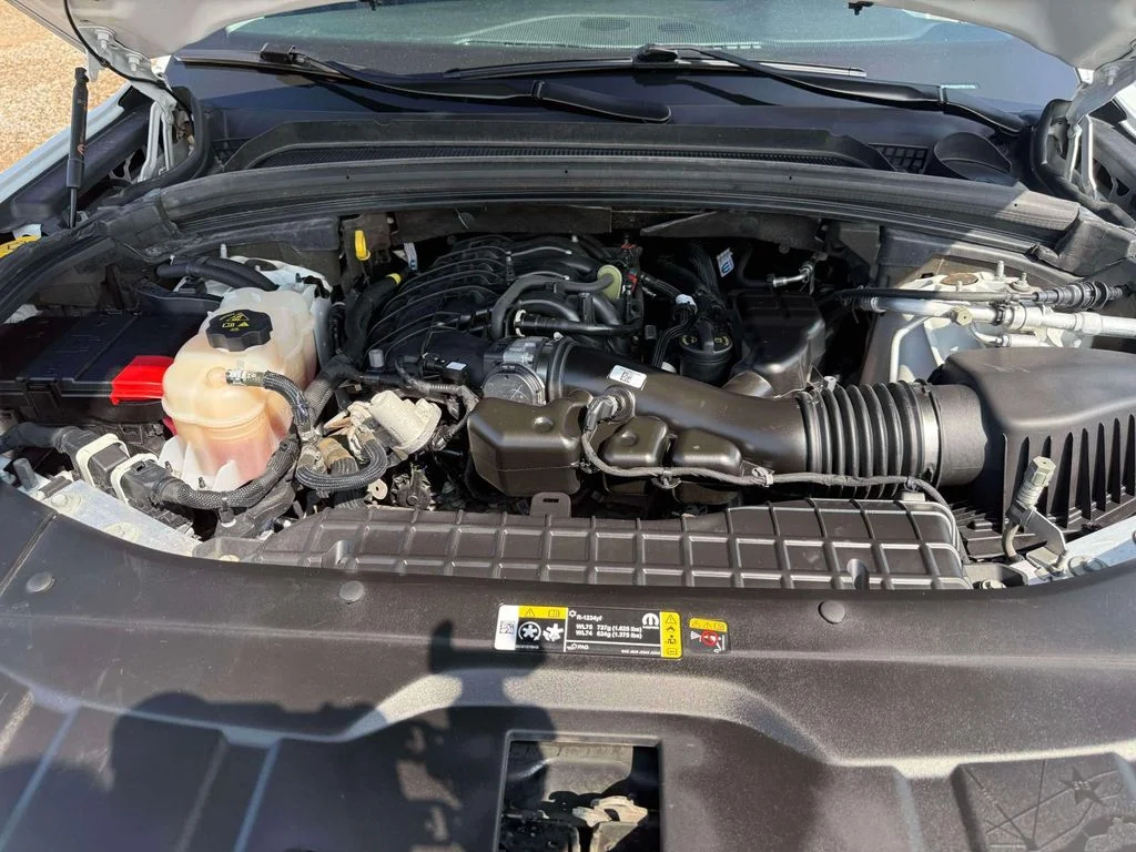 Used 2023 White Jeep Laredo image 19