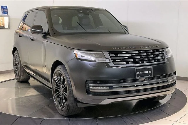 Used 2026 Obsidian Black SV Bespoke Ultra Metallic Satin Land Rover SE image 15