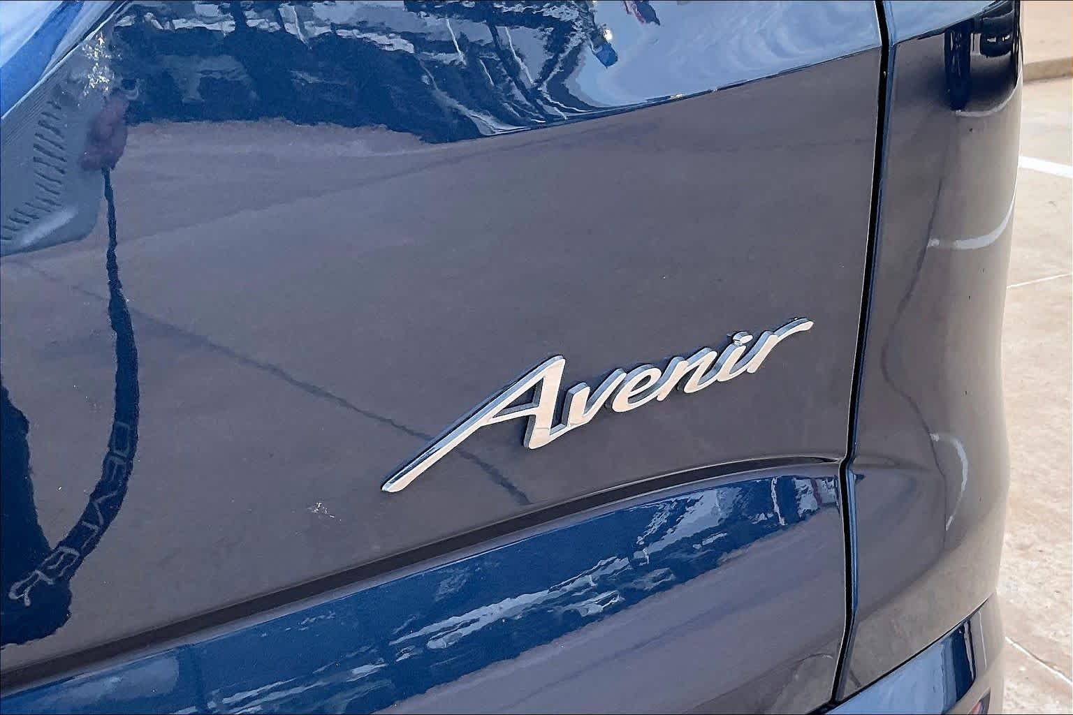 Used 2023 Emperor Blue Metallic Buick Avenir image 9
