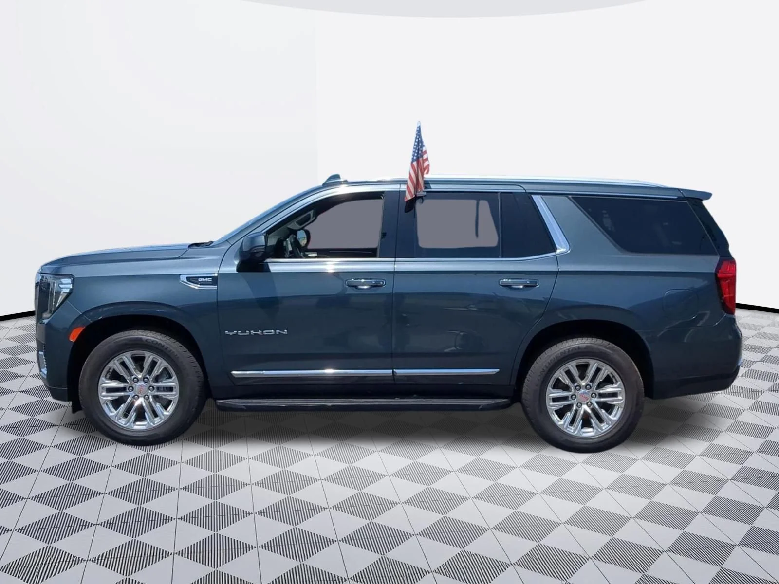 Used 2021 Dark Sky Metallic GMC SLT image 4