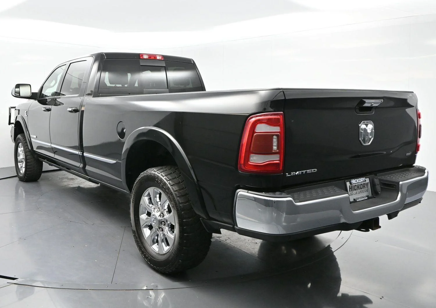 Used 2022 Diamond Black Crystal Pearlcoat Ram Limited image 5