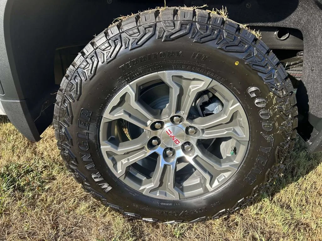 New 2026 Summit White GMC Pro image 10