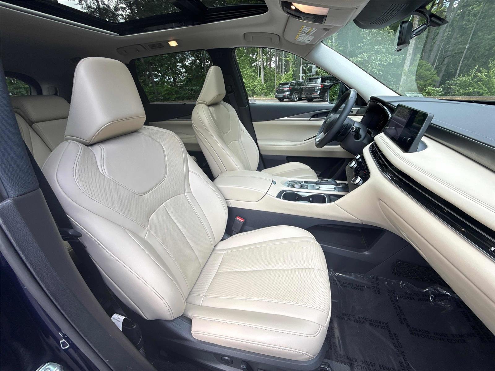 Used 2023 Grand Blue INFINITI LUXE image 26