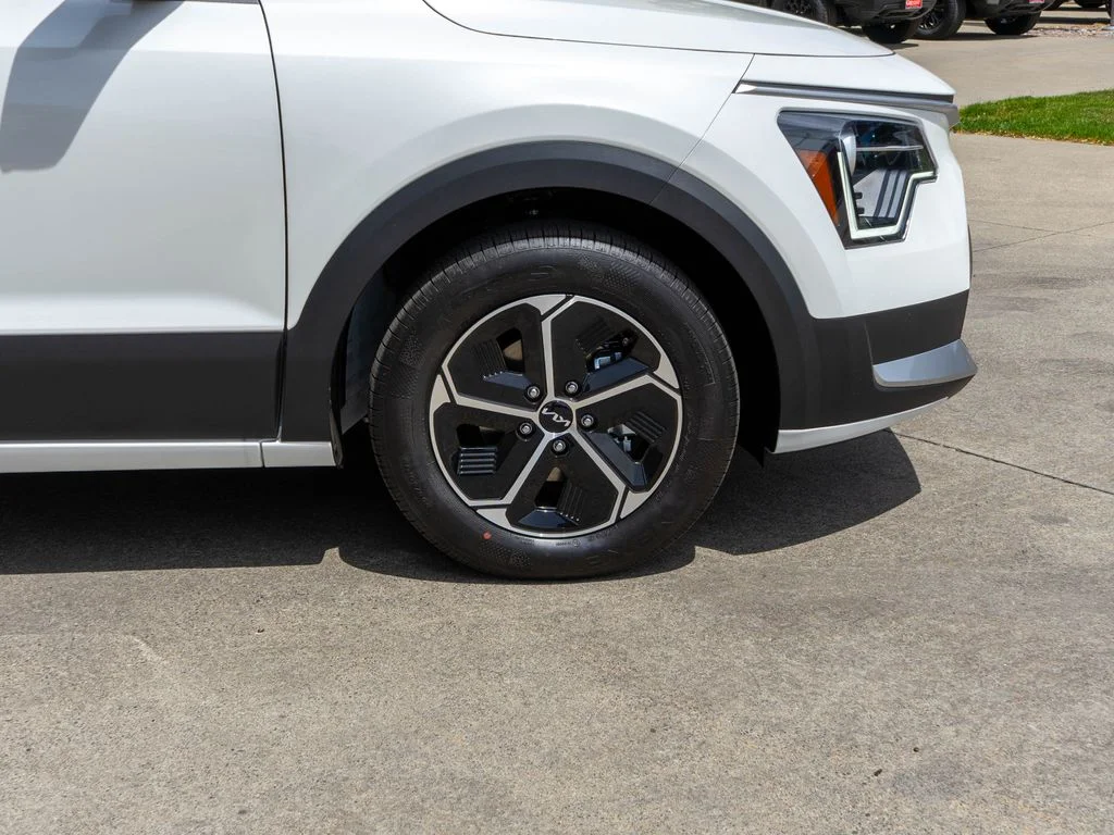 New 2026 Snow White Pearl Kia EX image 31