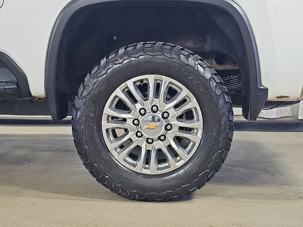 Used 2022 Summit White Chevrolet High Country image 39