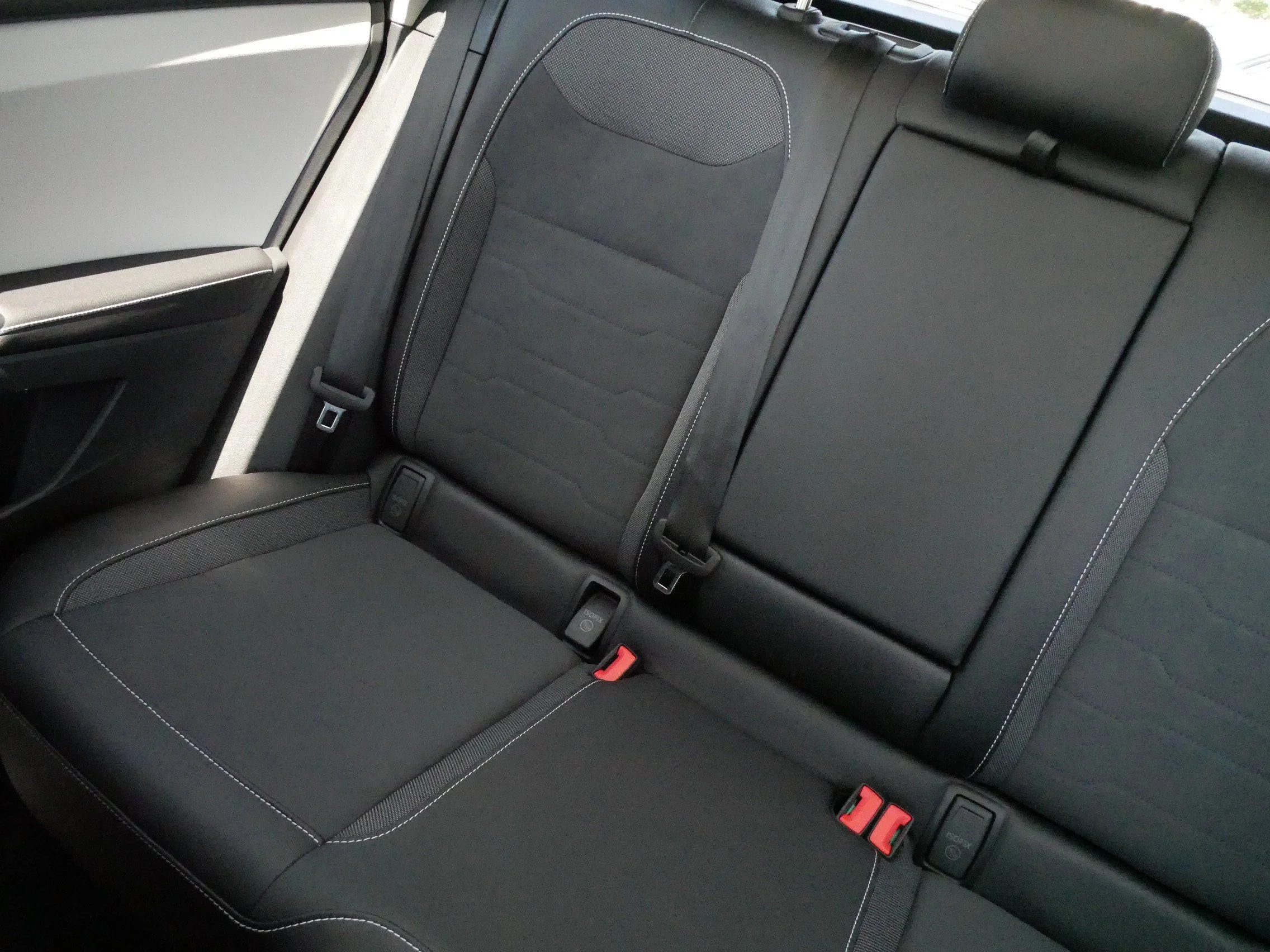 Certified Used 2025 Platinum Gray Metallic Volkswagen SE image 12