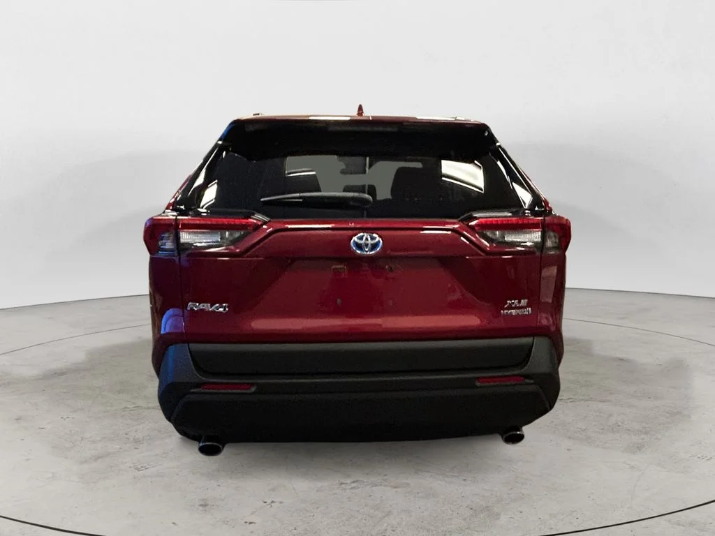 Used 2021 Pearl Toyota XLE Premium image 4