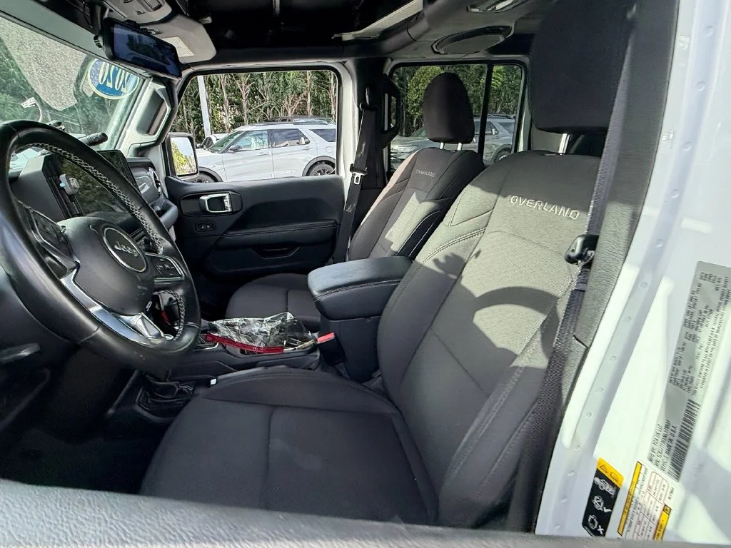 Used 2022 White Jeep Overland image 10